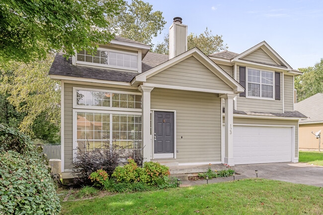 Building Photo - 123 River Oaks Dr