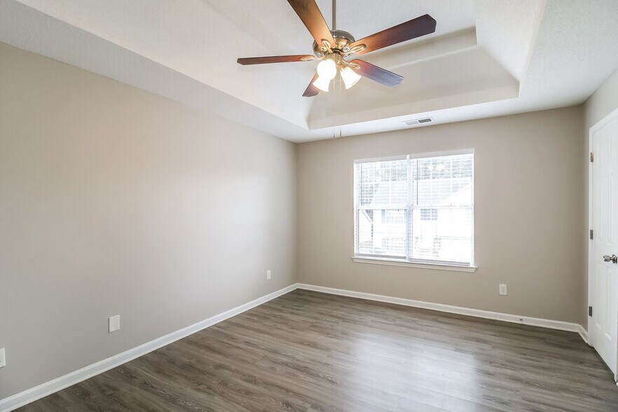 Building Photo - 2915 Russ Ln