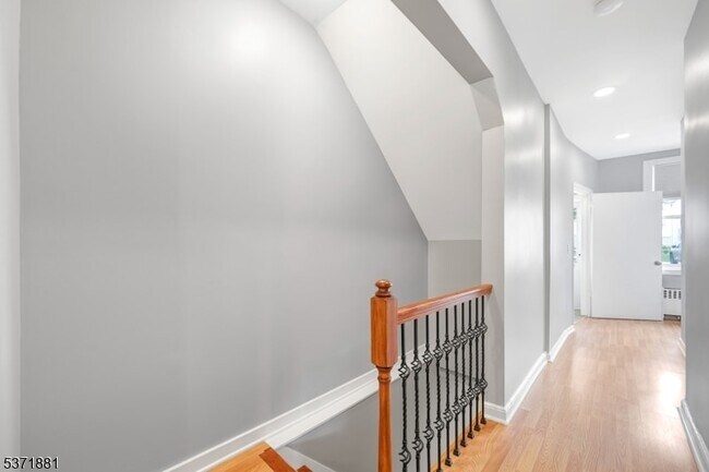 Building Photo - 38 Semel Ave