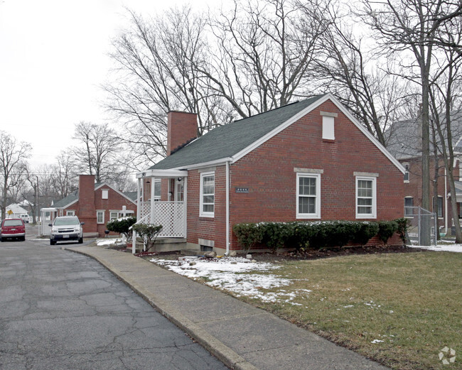 Building Photo - Colonial Village Apartments