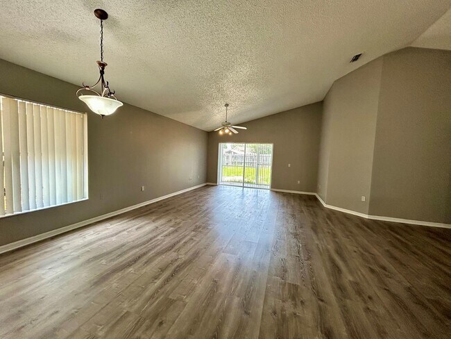 Building Photo - 138 Sir Phillips Dr