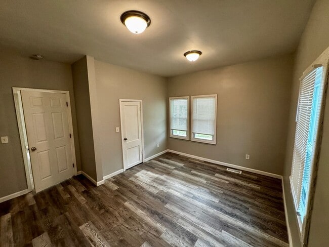 Building Photo - 3627 Parthenia Ave