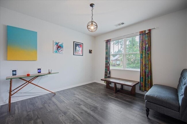 Building Photo - 108 Aviary Ln