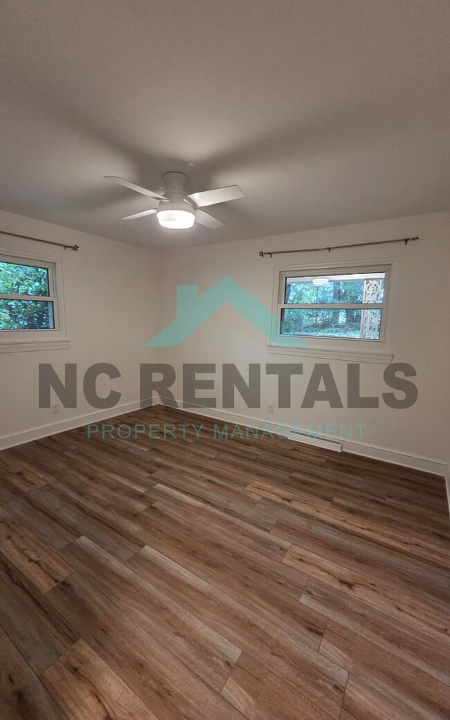 Building Photo - 706 Hedrick Dr