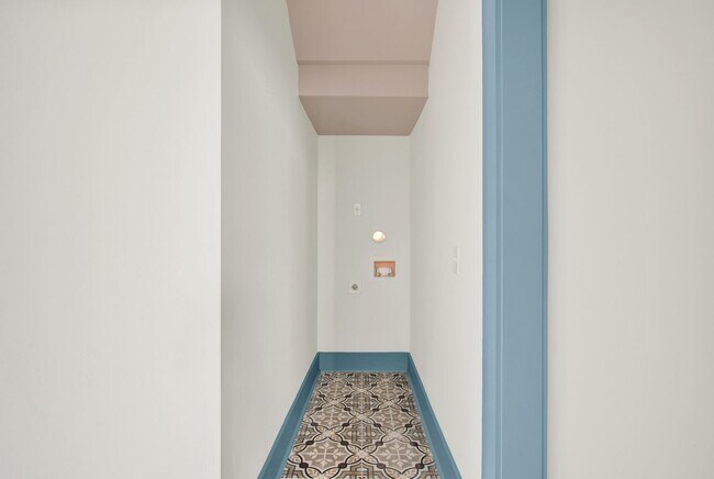 Building Photo - Eastside Beauty