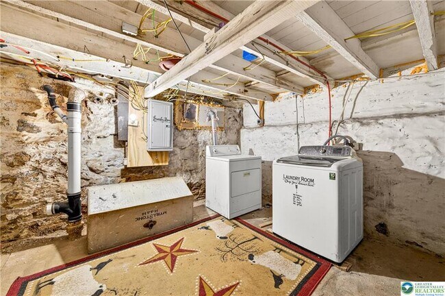 Building Photo - 503 W Gordon St