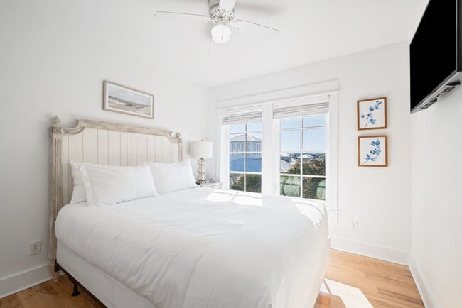 Building Photo - 110 E Blue Crab Loop