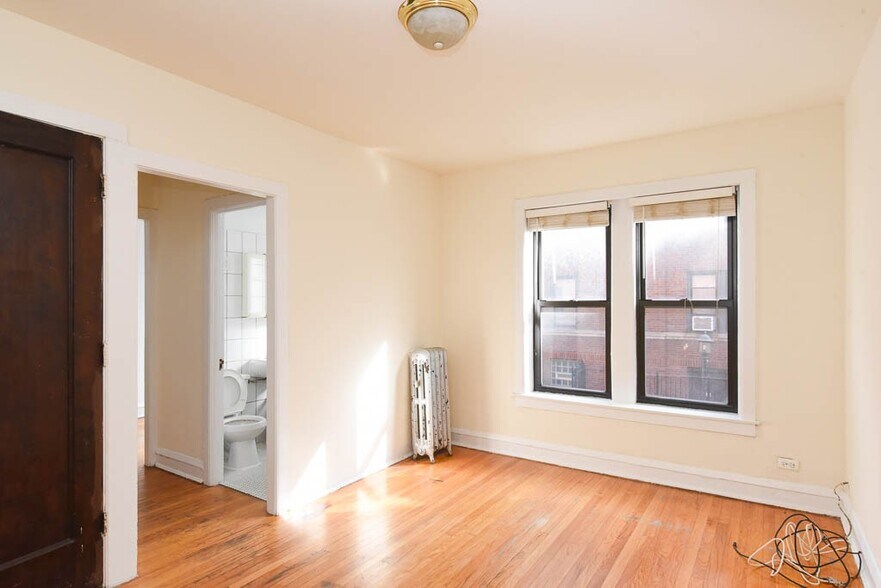 Building Photo - 3312 W Schubert Ave