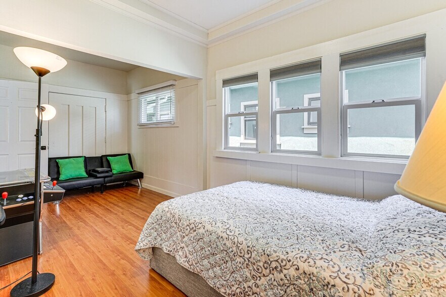 Building Photo - 1334 8th St