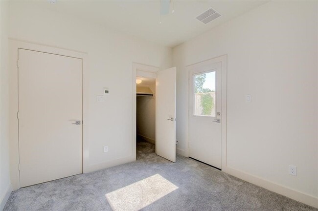 Building Photo - 4811 Martin Oaks Ln