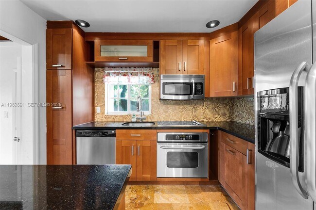 Building Photo - 4220 SW 13th St