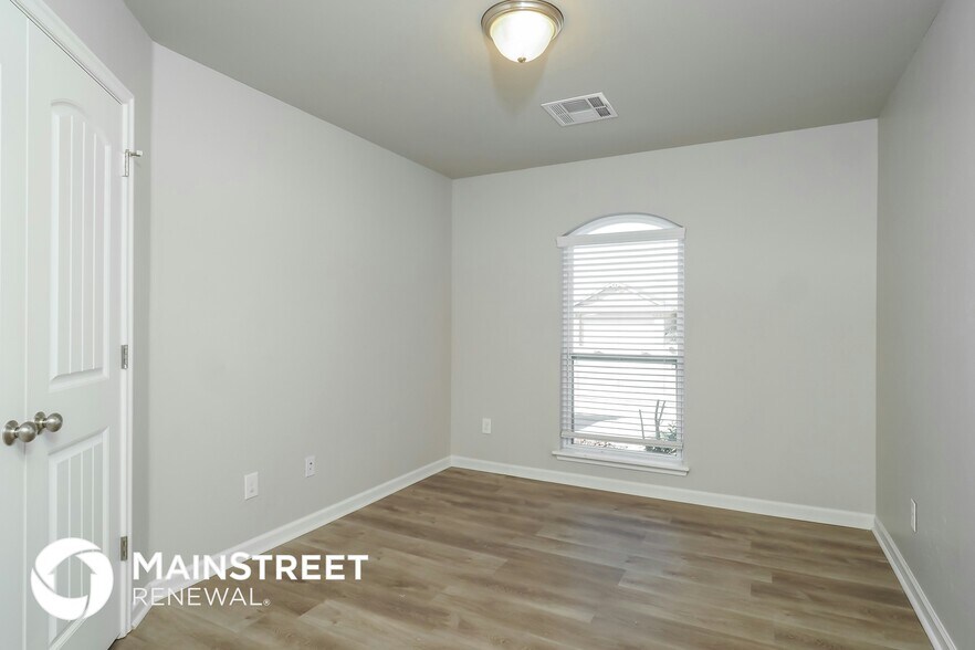 Building Photo - 5800 Marblewood Dr