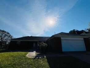 Building Photo - 103 Heather Ln