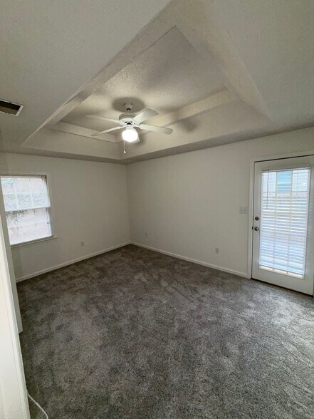 Building Photo - 125 Warren Way