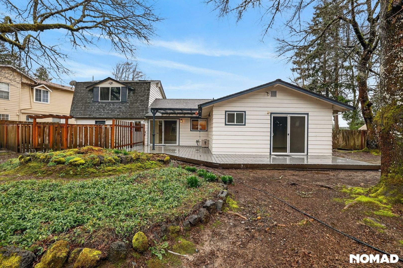 Building Photo - 375 SW Devon Ln