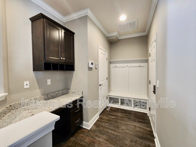 Building Photo - 1005 Maleventum Way