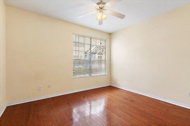 Building Photo - Highly desired Bishops Court Community condo!