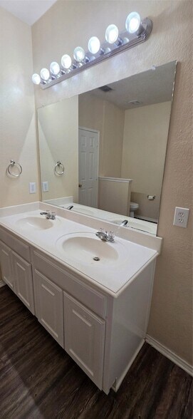Building Photo - 2820 Deer Ridge Dr