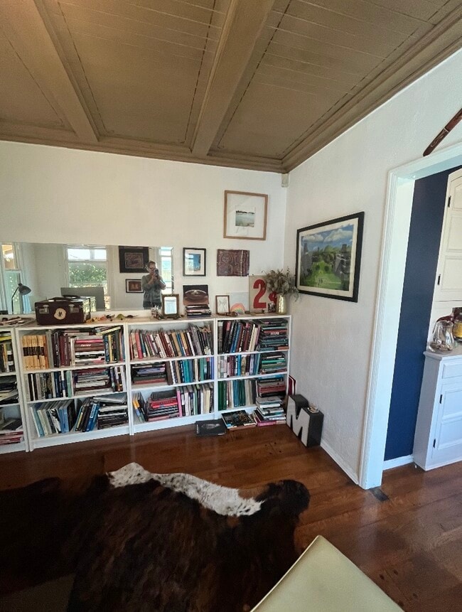 Building Photo - 4222 S Bronson Ave