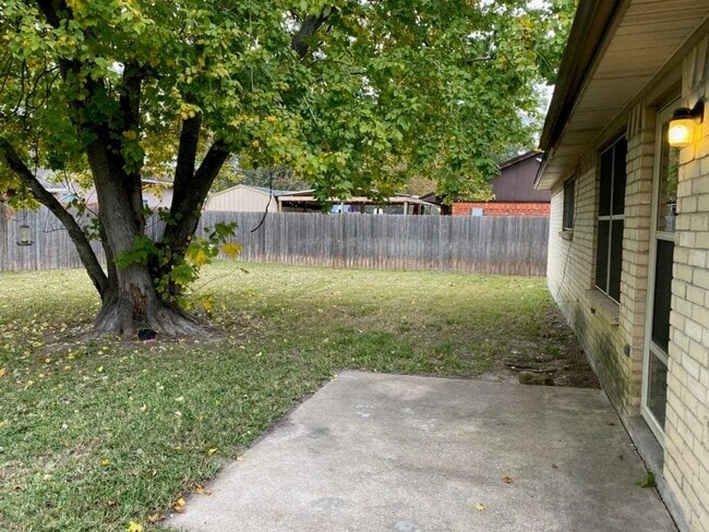 Building Photo - 18927 Droitwich Dr