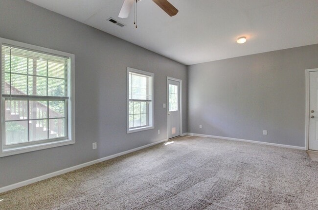 Building Photo - Sweet Splitlevel with Awesome Basement Area