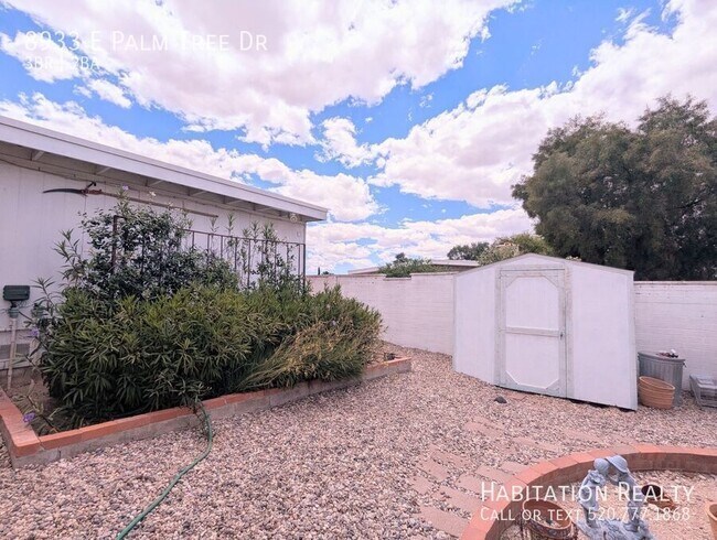 Building Photo - 8933 E Palm Tree Dr