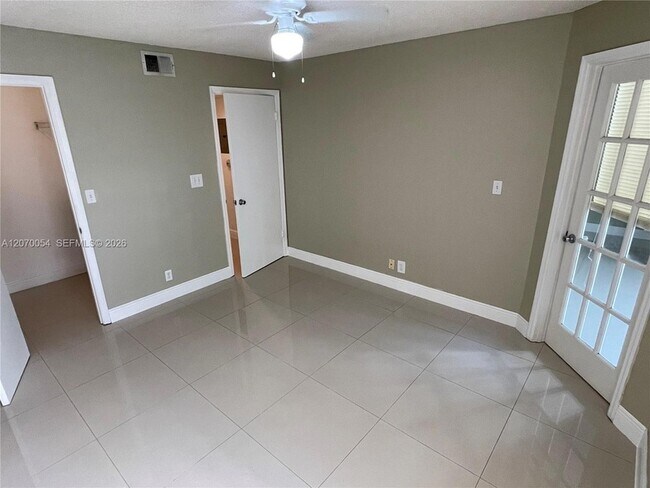 Building Photo - 2826 S University Dr