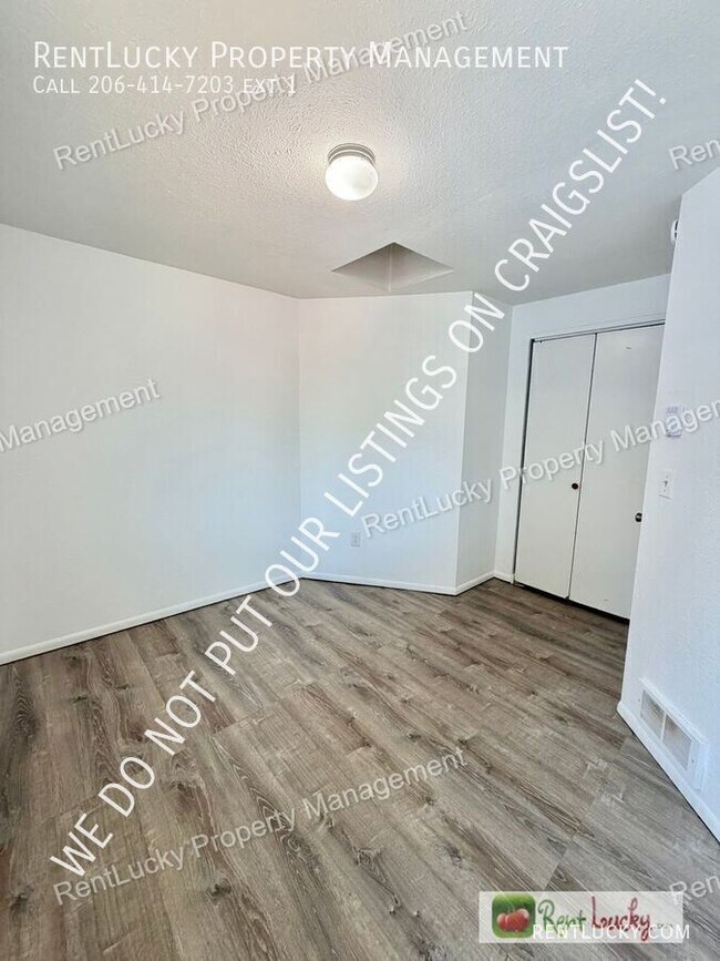 Building Photo - 5511 18th Ave S