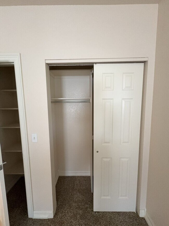 Building Photo - Spacious 3 Bed, 2.5 Bath Home with Oversiz...