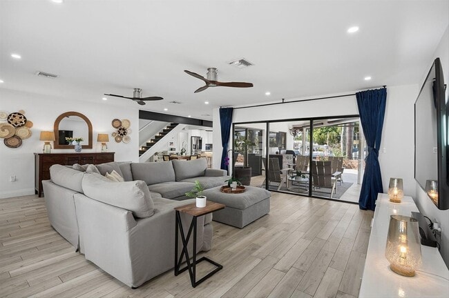 Building Photo - 600 SW 8th Ter