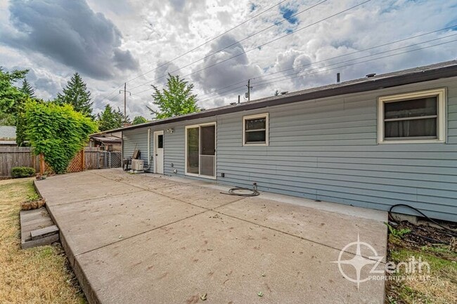 Building Photo - 15010 NE 39th St
