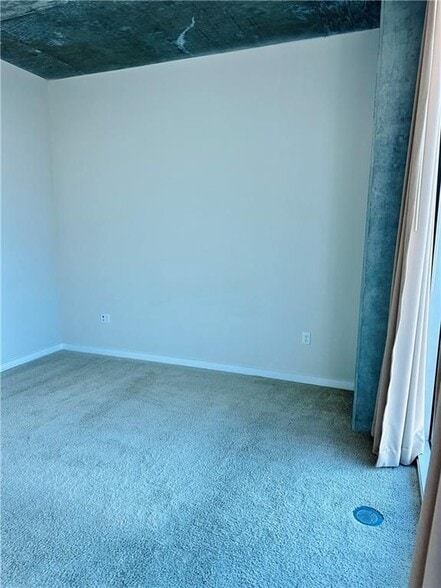 Building Photo - 400 W Peachtree St NW