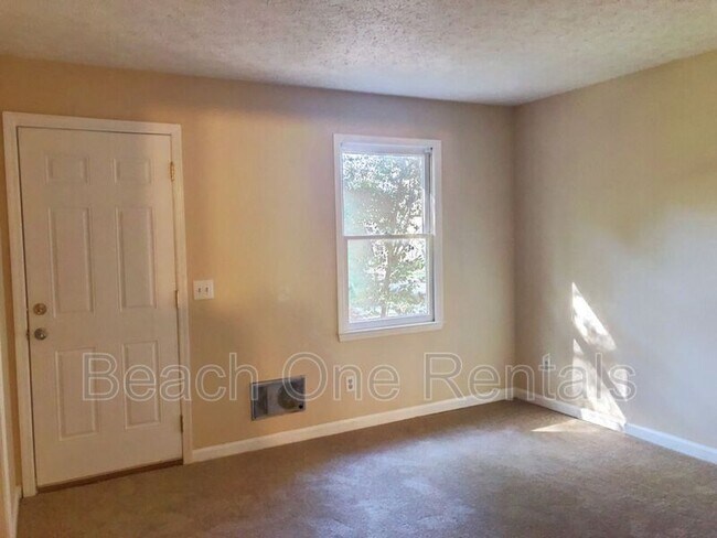 Building Photo - 213 William Bradford Pl