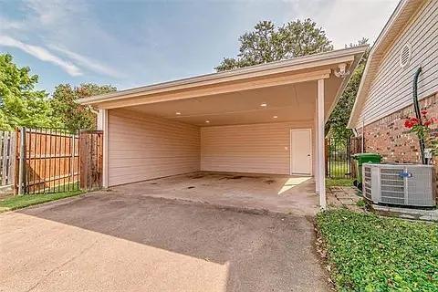 Building Photo - 8629 Crestview Dr