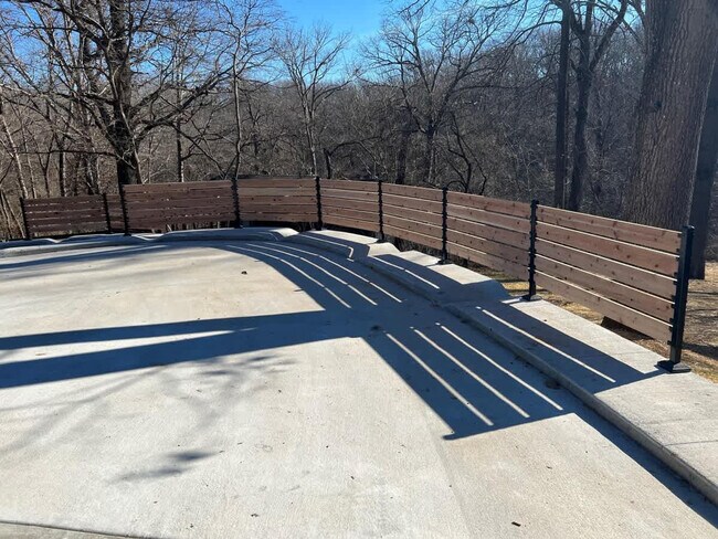 Building Photo - 1906 Almand Dr