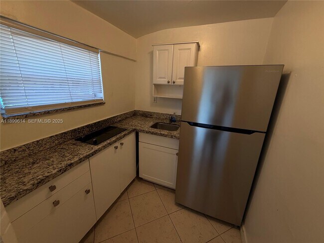 Building Photo - 1012 N 24th Ave