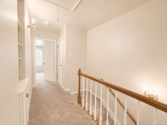 Building Photo - 342 E Terra Alta Dr
