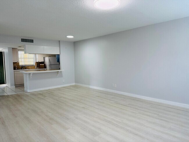 Building Photo - 6323 La Costa Dr