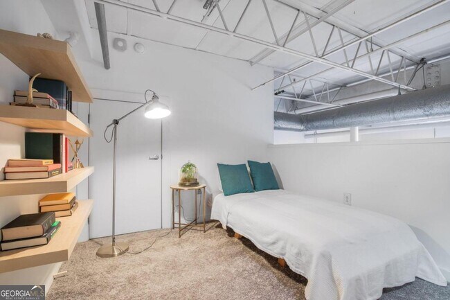 Building Photo - 174 Chester Ave SE