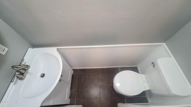 Building Photo - 1350 Jarecki Ave