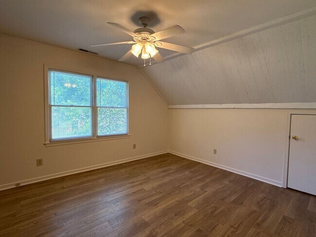 Building Photo - 2083 Ridgecrest Rd
