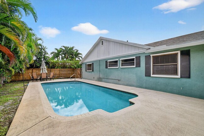 Building Photo - 4248 Palo Verde Dr