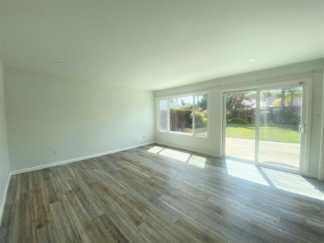 Building Photo - 4 bedroom 2.5 bath recently renovated home...