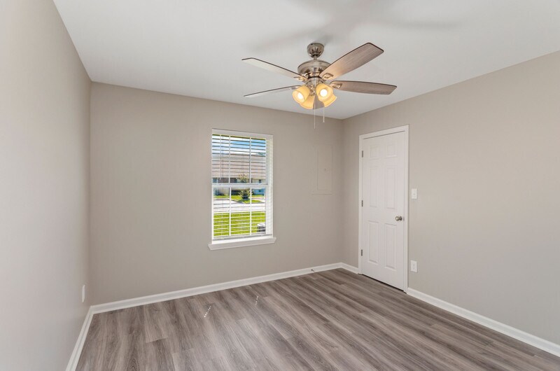 Building Photo - 109 Center Cir