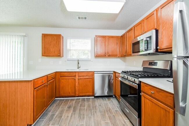 Building Photo - 6734 Brookfield Way