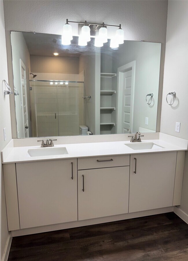 Building Photo - 9906 Grosbeak Ln