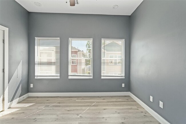 Building Photo - 2116 Bidwell Dr