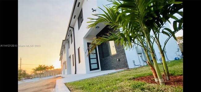 Primary Photo - 2607 NW 166th St