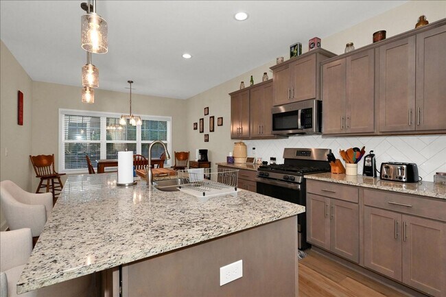Building Photo - 3 Bedroom, 2 Bath brick home.
