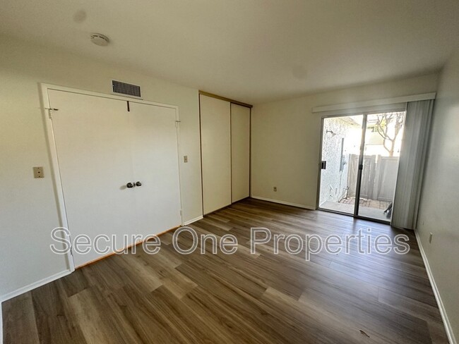 Building Photo - 10020 Larwin Ave